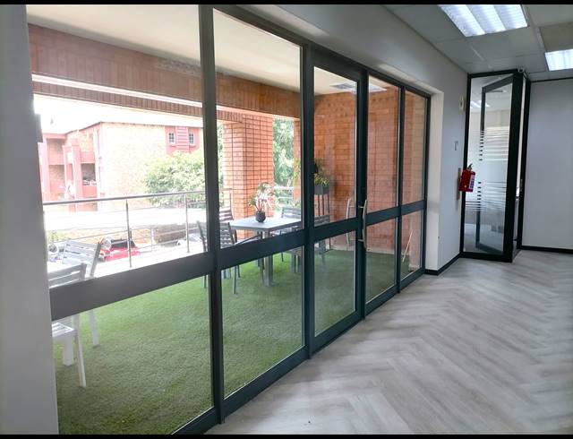 251M² CO-WORKING SPACE TO LET IN DIE HOEWES